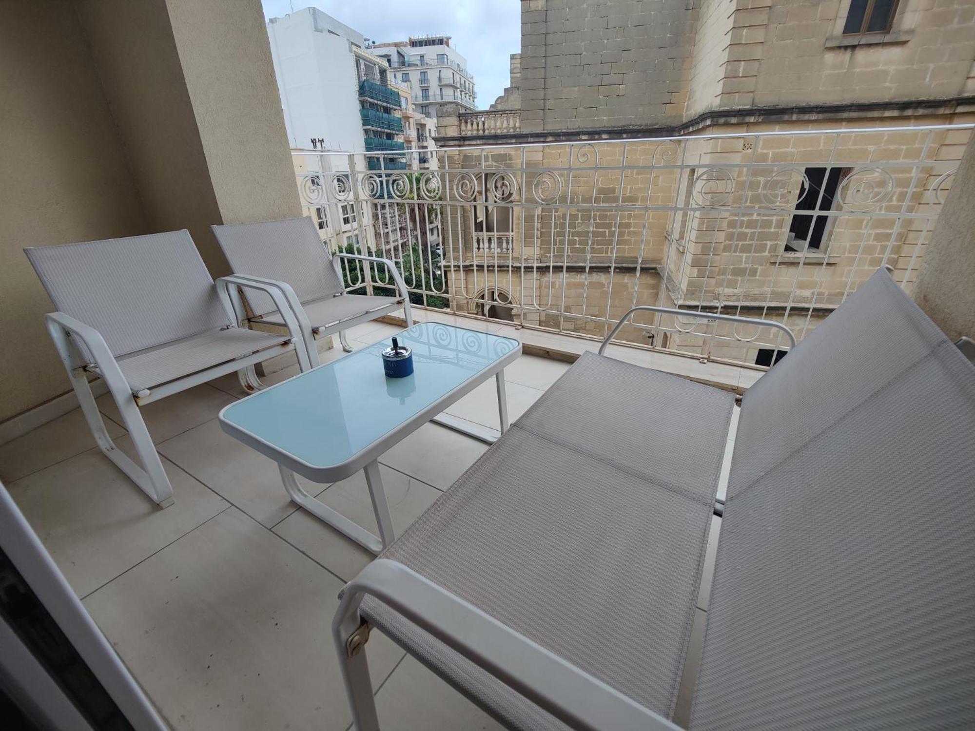 Central Modern Sliema 2 Bedroom Apartment Eksteriør billede